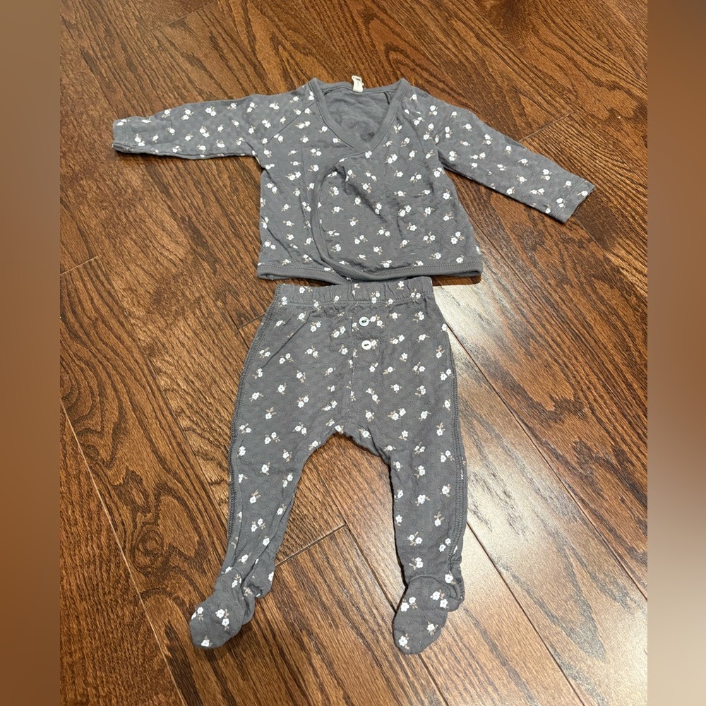 Quincy Mae floral wrap top and footed pants set - size 0-3M